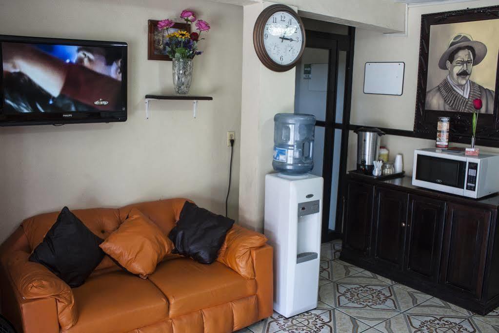 Oyo Hotel Bicentenario Tampico Ngoại thất bức ảnh